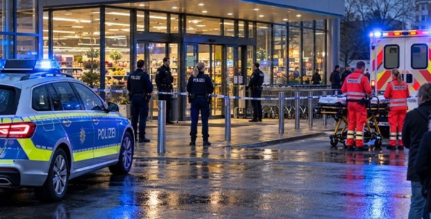 Almanya’da Süpermarkette Bıçaklı Saldırı: Bir Kadın Öldürüldü