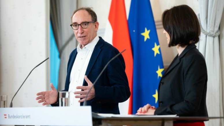 1 Haziran’dan itibaren toplu taşıma ve marketlerde maske takma zorunluluğu kaldırılıyor