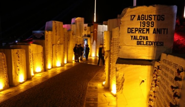 21. Yılında Marmara Depremi’nde hayatını kaybedenler anıldı