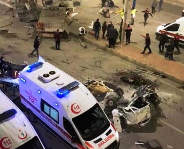 5 aracın karıştığı zincirleme kazada 1'i ağır 5 yaralı