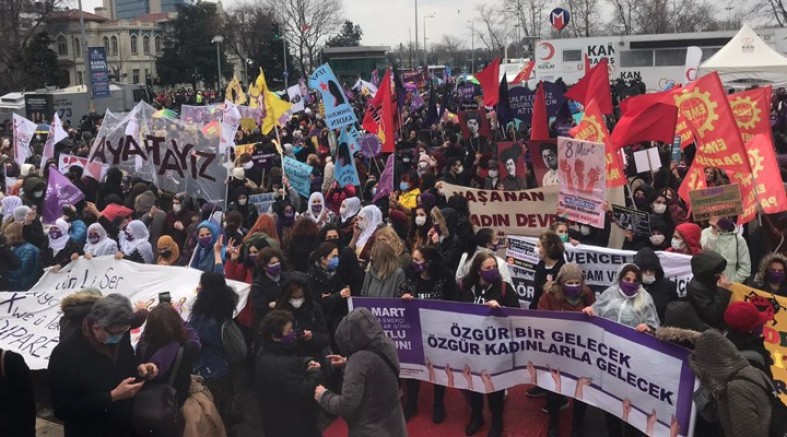 Kadınlar Kadıköy’den seslendi: İsyanımızı, öfkemizi, mücadelemizi büyütüyoruz