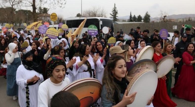 8 Mart Etkinliklerine birçok yerde polis müdahalesi 