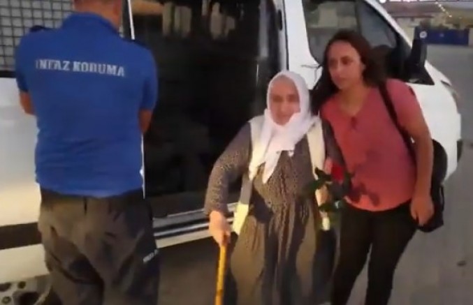 80 yaşındaki ağır hasta tutsak Makbule Özer tahliye edildi 