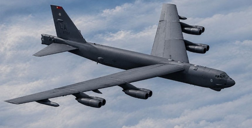 ABD’ye Ait Stratejik B-52 Bombardıman Uçağı Düştü