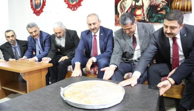 Adalet Bakanı Abdulhamit Gül, Tunceli Cemevi’ni ziyaret etti