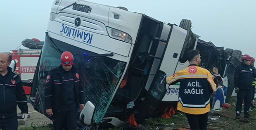 Adana’da Otobüs Faciası: 2 Kişi Hayatını Kaybetti, 19 Yaralı