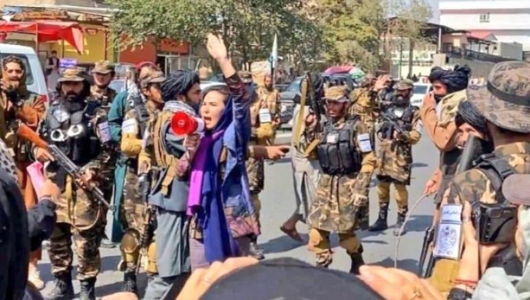 Afganistan’ın Belucistan eyaletinde kadınlar özgürlük için sokaktaydı