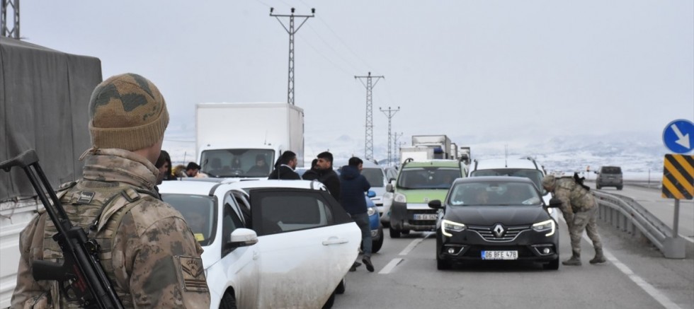 Ağrı Gürbulak Gümrük Müdürlüğü aracına roketli saldırı düzenlendi