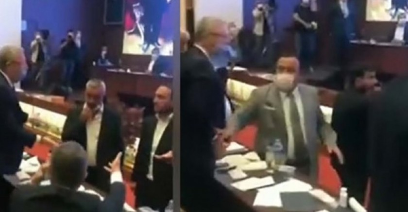 Akçeli işleri ortaya çıkınca AKP’li meclis üyeleri Mansur Yavaş’ın üzerine yürüdü (VİDEO)
