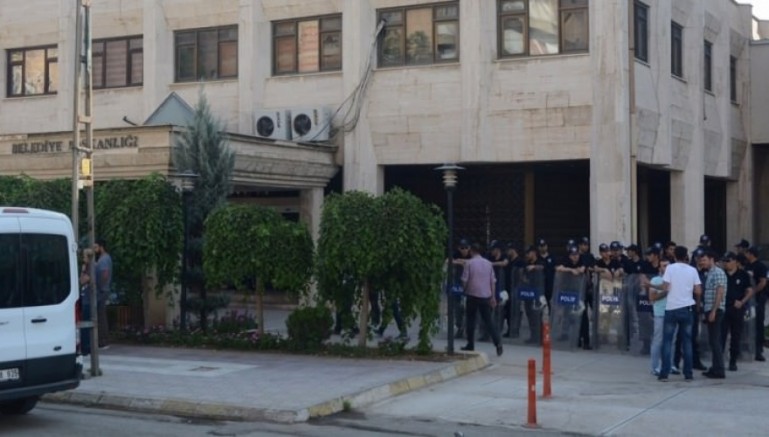  AKP iktidarı HDP’li Batman ve Silvan belediyelerine kayyum atadı!