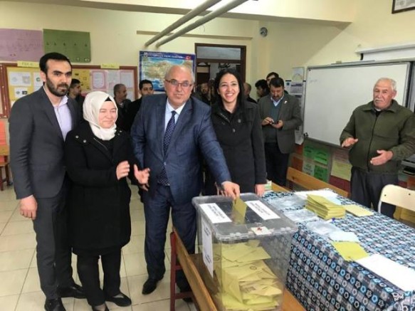 AKP’li belediye başkanı koronavirüse yenik düştü