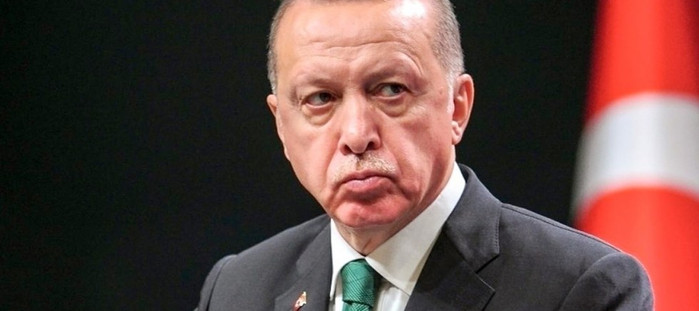 AKP’li Cumhurbaşkanı Erdoğan 41 ilin valisi değiştirdi 