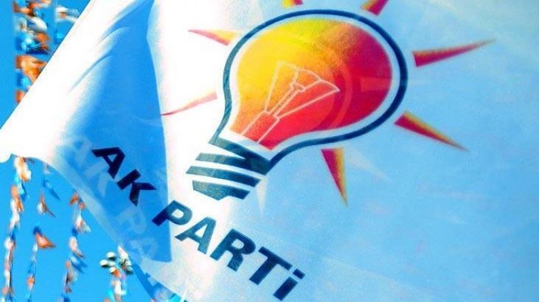 AKP’li ilçe başkanı ve beraberinde ki 11 kişi istifa etti