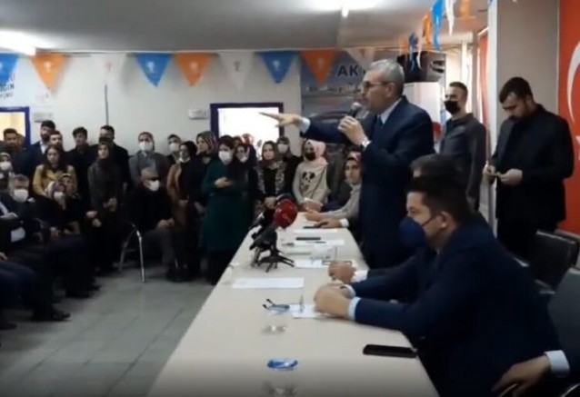 AKP’li Mahir Ünal’ın Konuşması sırasında açım diyen vatandaş salondan çıkartıldı 