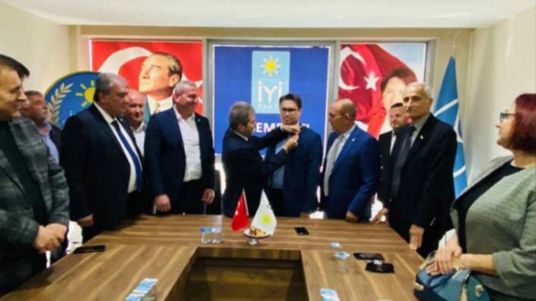 AKP’nin başkan adayı 100 kişi ile birlikte İyi Parti'ye katıldı