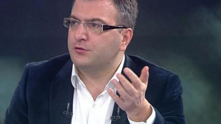 AKP’ye yakınlığı ile bilinen Türkiye gazetesi yazarı Cem Küçük, Doları durdurun yoksa…