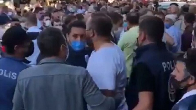 Akşener’e Bayburt’ta saldırı