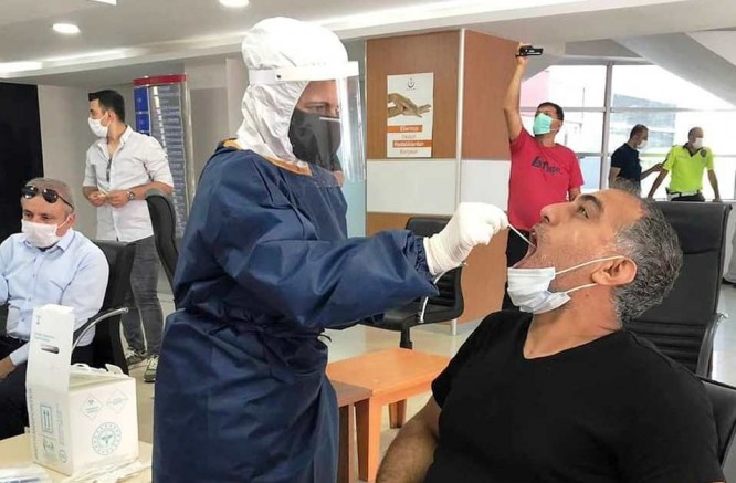 Almanya artık riskli ülkelerden dönenlere testi zorunlu koşuyor 