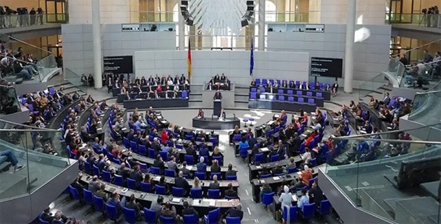 Almanya’da 2026 Bütçesi Komisyon’dan Geçti – Yeni Borçlanma 180 Milyar Euroyu Aştı