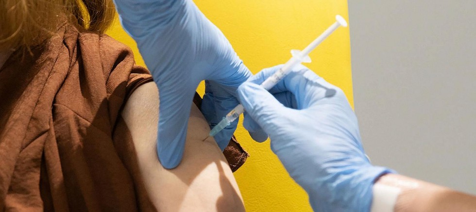 Almanya’da aşı olanlar Kısıtlamadan muaf tutulacak 