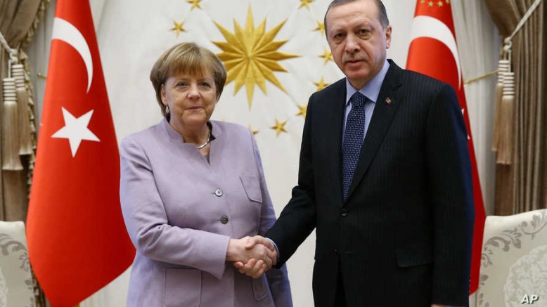 Almanya’da Merkel'in Türkiye ziyaretine tepkiler geliyor