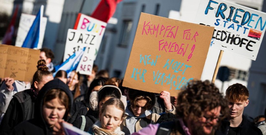Almanya’da Öğrencilerden Askerlik Yasasına Boykot: “Sizin Savaşlarınız İçin Ölmeyeceğiz”