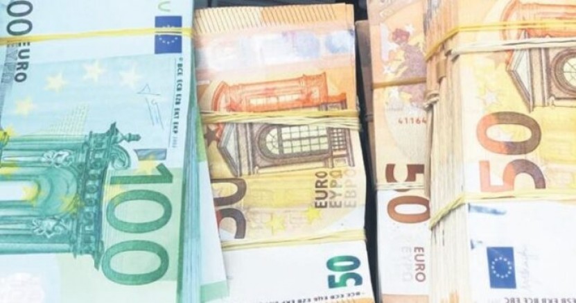 Alman Polisi Türk plakalı araçta 390 bin Euro ele geçirdi