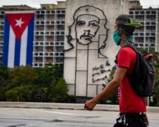 Amerika, Küba'ya uyguladığı uçuş yasaklarını kaldırdı