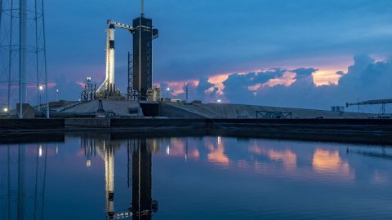 Amerikan uzay mekiği ve roket üreticisi SpaceX'in, uzay mekiğini başarıyla fırlatı