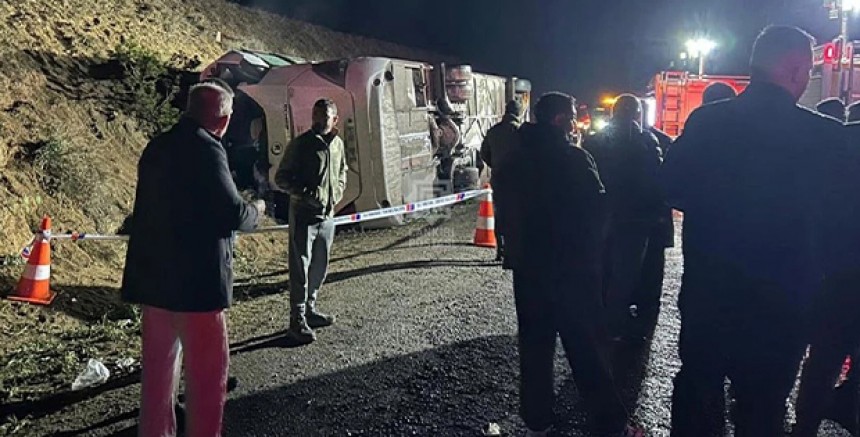 Ankara Karayolunda Servis Otobüsü Devrildi: 23 İşçi Yaralandı