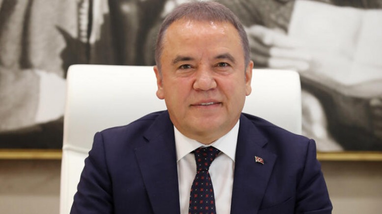 Antalya CHP'li Belediye Başkanı Muhittin Böcek, tedbir amaçlı uyutuldu