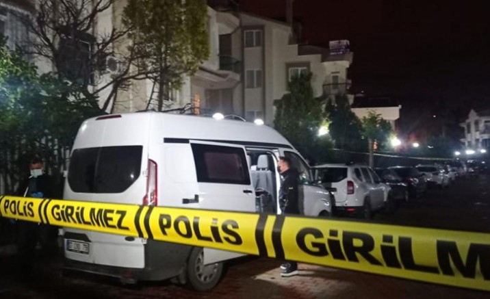 Antalya’nın Muratpaşa’da Annesini, babasını ve kız kardeşini öldürüp intihar etti