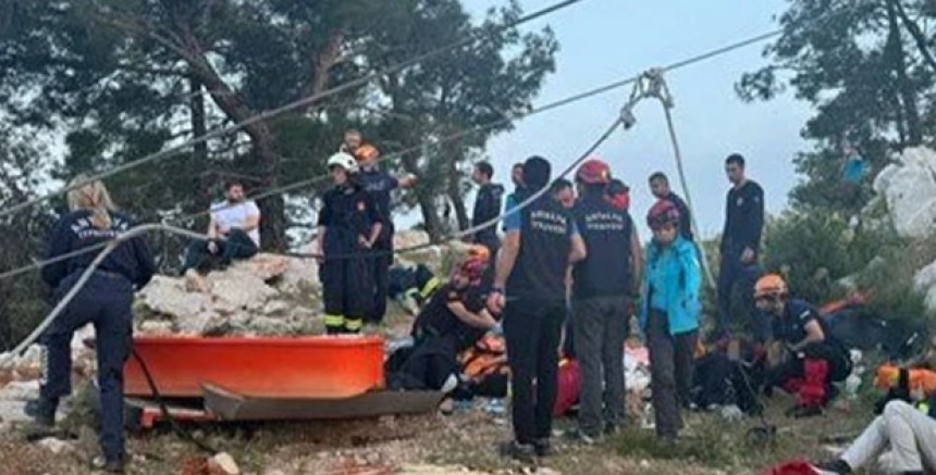 Antalya Tünektepe Teleferik Kazası: 1 Ölü, 10 Yaralı ve Kurtarma Çalışmaları Devam Ediyor