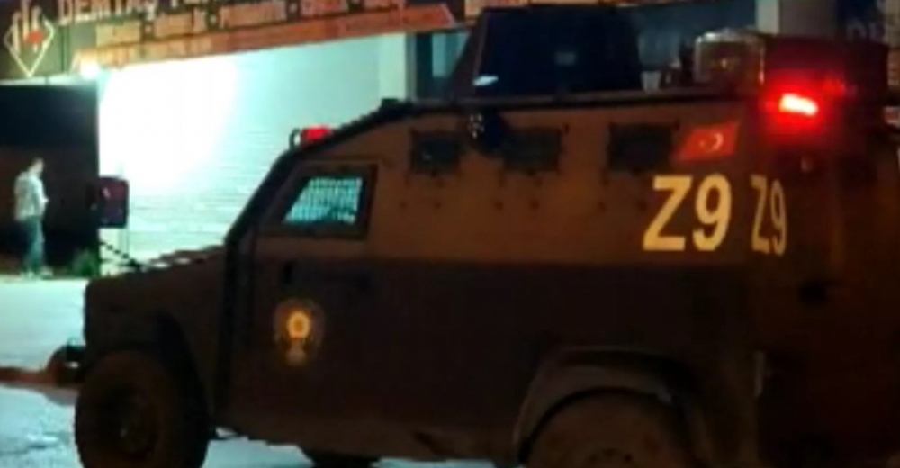 Arnavutköy DEVA Partisi İlçe Başkanlığı'na gece saatlerinde silahlı saldırı