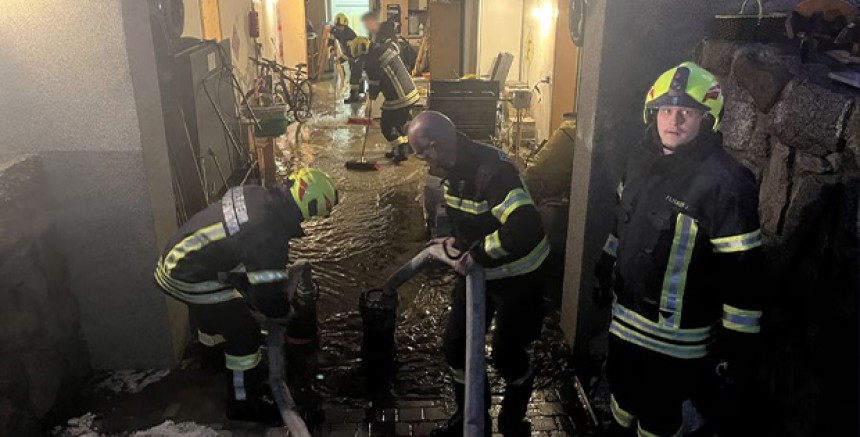 Aşağı Avusturya’da Paskalya Akşamı Felaketi: Dolu ve Sel Yolları ve Evleri Vurdu