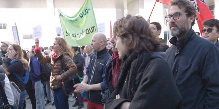 Aşağı Avusturya eyaletindeki aşırı sağ koalisyonu protesto edildi