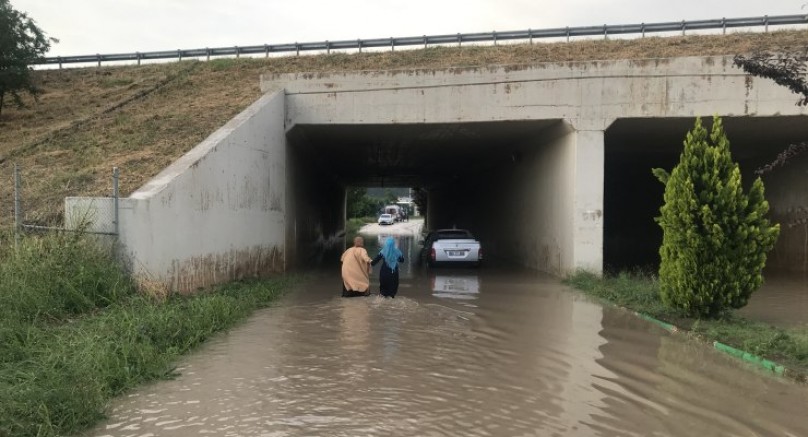 Aşırı yağış nedeniyle Bursa’da iki kişi yaşamını yitirdi 