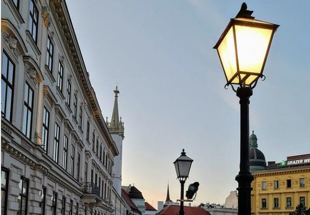 Avrupa enerji tasarrufuna gidiyor: Sokak lambaları kapatılıyor 