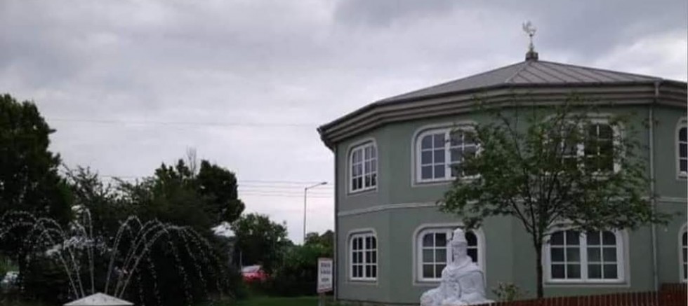 Avrupa'nın ilk resmi Cemevi olan 'St. Pölten Cemevi açık artırma yoluyla satıldı'