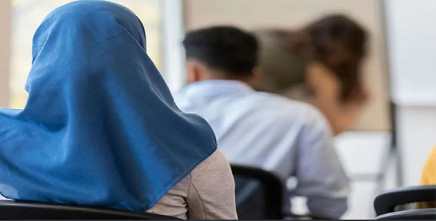 Avusturya'da 14 Yaş Altı Başörtüsü Yasağı Kabul Edildi