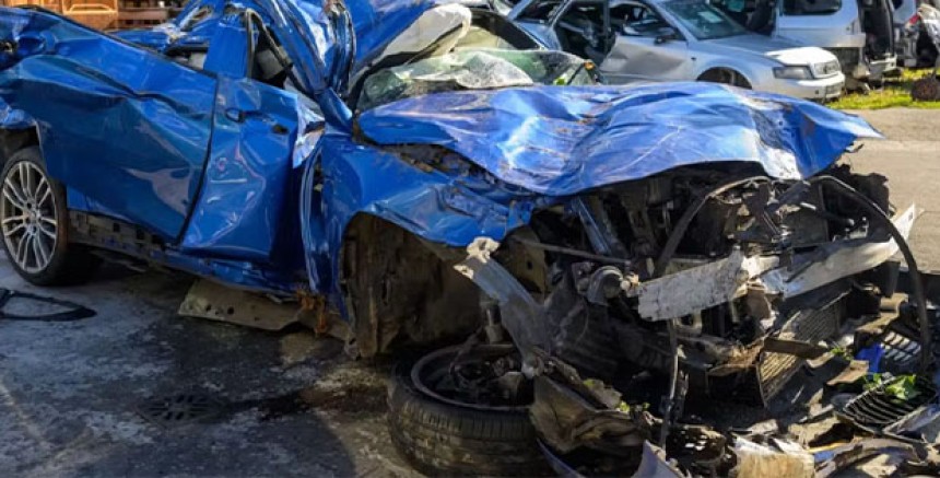 Avusturya’da Feci Kaza: BMW Ağaca Çarptı, 25 Ve 26 Yaşındaki İki Genç Hayatını Kaybetti