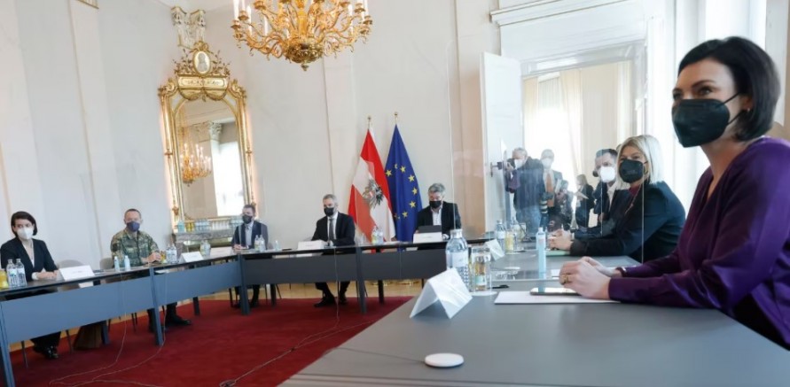 Avusturya'da Kovid-19'un Omicron varyantıyla mücadele kapsamında yeni tedbirler açıklandı