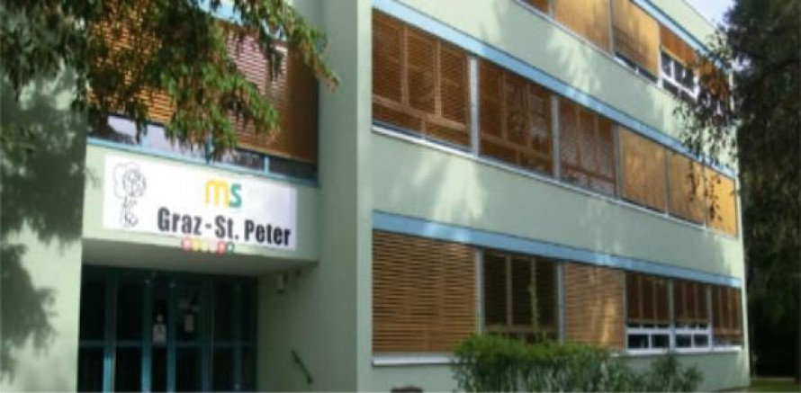   Avusturya’da Okullar kademeli açıldı, öğrenciler test yaparak ders başı yaptı