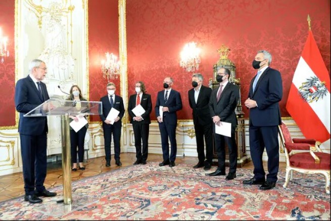  Avusturya'nın yeni Başbakanı Karl Nehammer yemin ederek görevine başladı 