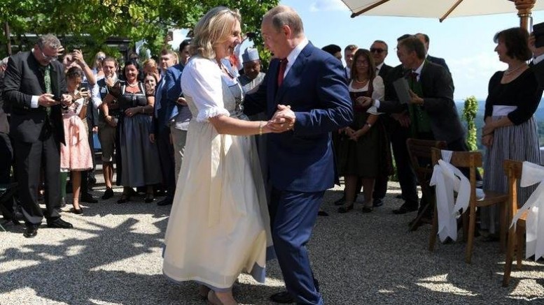 Avusturya Dışişleri Bakanı Karin Kneissl,