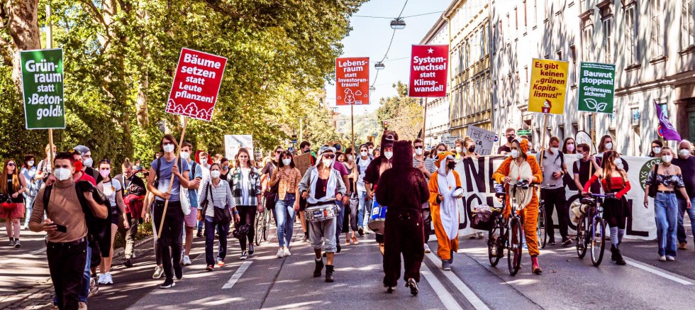 Avusturya Graz’da vahşi kapitalizmin neden olduğu iklim değişikliği protesto edildi (VİDEO)