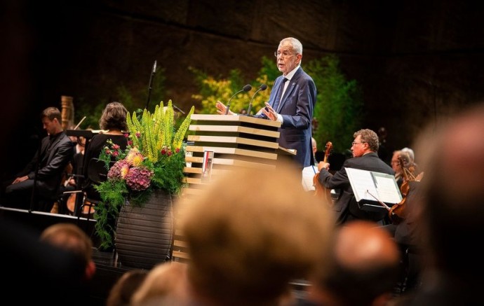 Avusturya Halkı, Van der Bellen'le devam dedi 