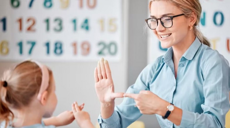 Avusturya Milli Eğitim Bakanlığı, İşaret Dili Müfredatı İçin Adım Atıyor