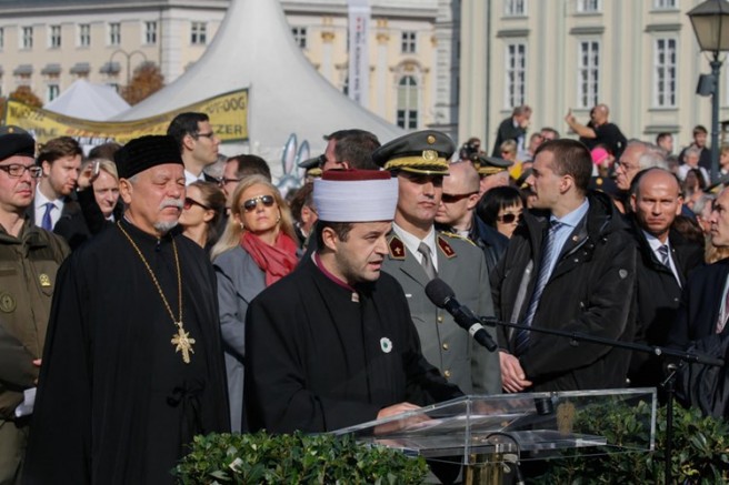 Avusturya Savunma Bakanı ordu imamını cihatçı diye görevden aldı