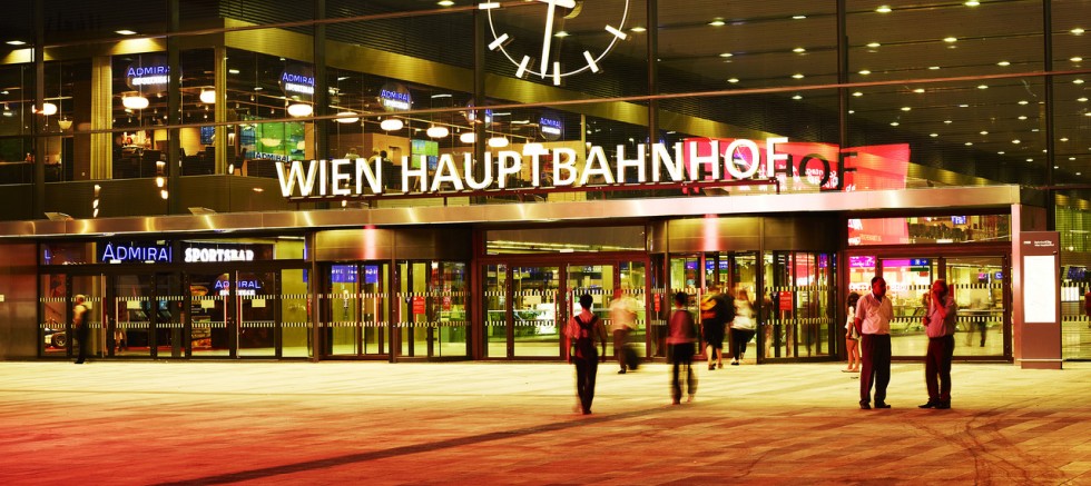 Avusturya'ya ilk Ukraynalı sığınmacı kafilesi ulaştı